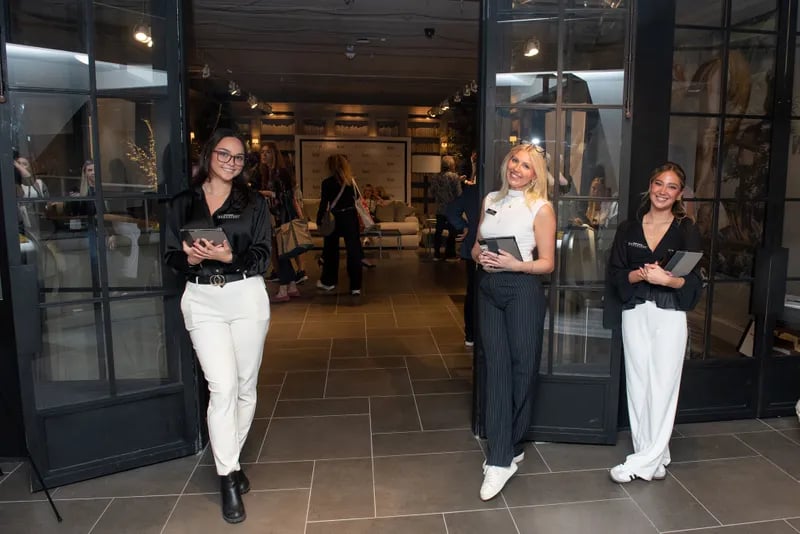 eyJidWNrZXQiOiJlbXVuLXVtYnJhY28iLCJrZXkiOiJtZWRpYS1iaDA3NC9tZWRpYS8zMTI5LzE1X2JvaF9hLWJyZWF0aC1vZi1mcmVzaC1haXItd2l0aC1iZXJuaGFyZHQtYW5kLWx1eGUtNjA3Ml93ZWIuanBnIiwiZWRpdHMiOnsicmVzaXplIjp7IndpZHRoIjo4MDAsImZpdCI6ImNvdmVyIn19fQ==