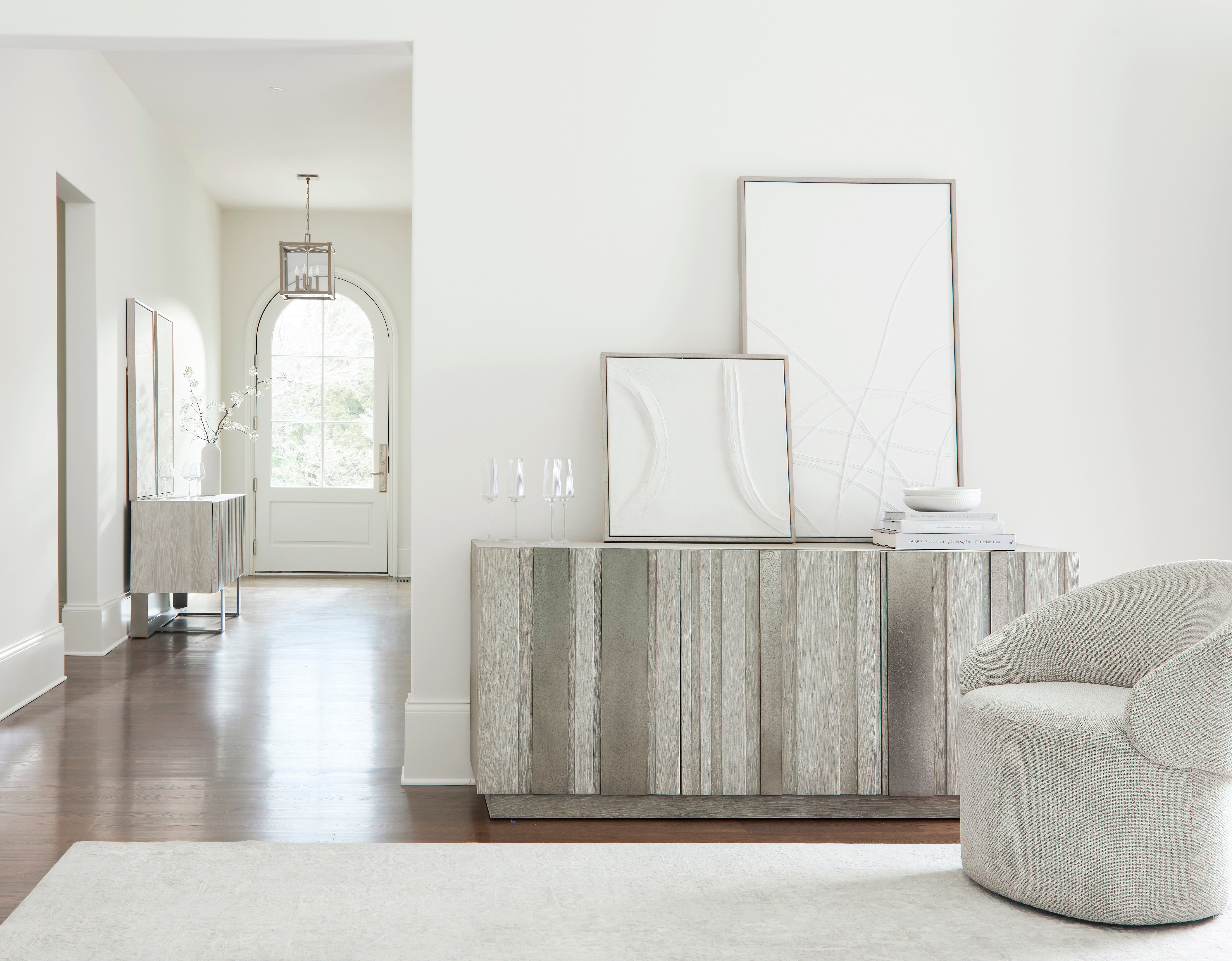 With architectural lines, textured metals, and a warm palette, Bernhardt’s Tempo collection is structured, modern, and effortlessly refined.